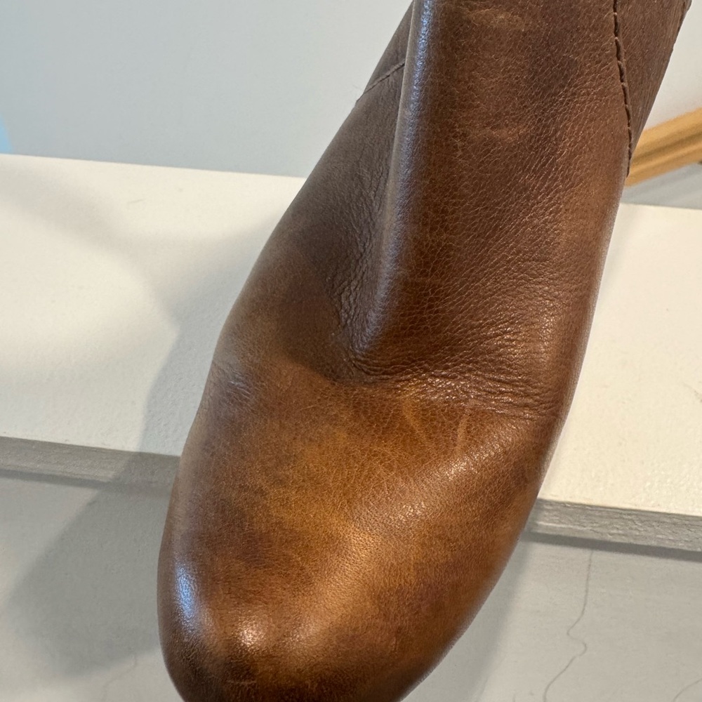 Rare Frye Marissa Slouch Heel Knee-High Medallion Boots | Cognac Leather | 6.5 - Picture 5 of 10